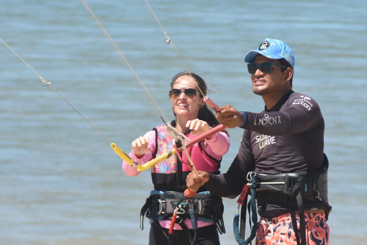 Raul com equipamento na praia